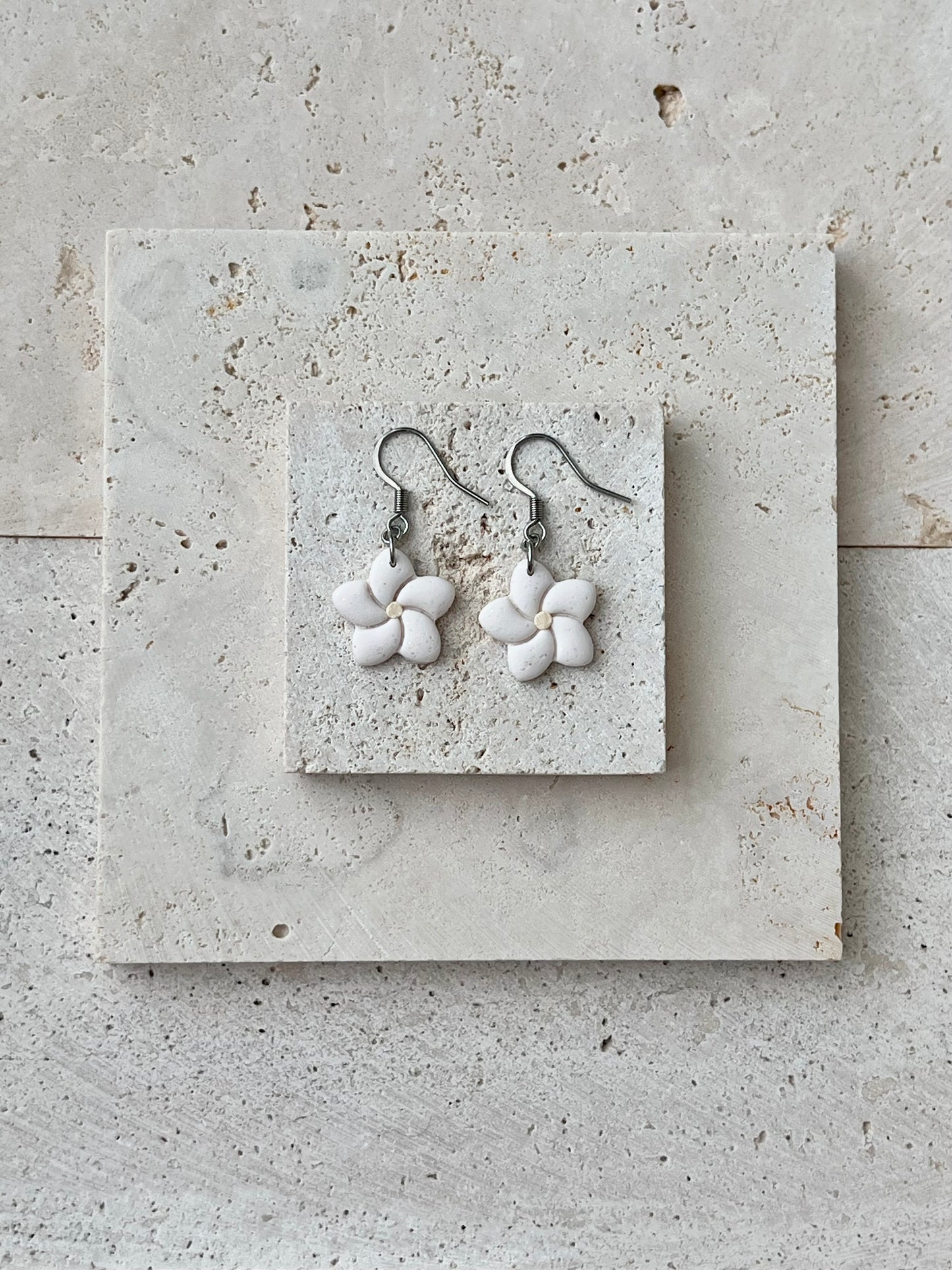 Simple Daisies dangle