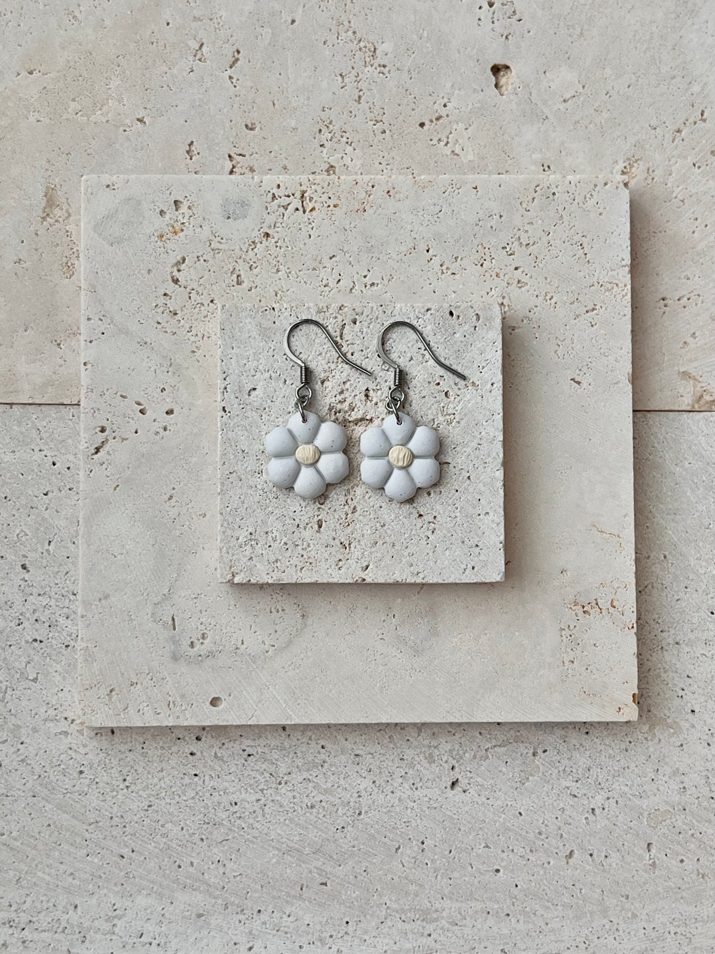 Simple Daisies dangle